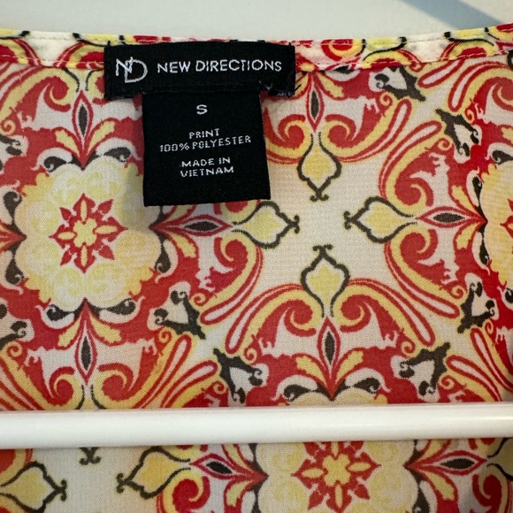 New Directions Sheer Printed Top Size Small - Picture 9 of 9
